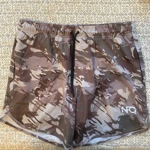 NFQ men’s large hyperactive training shorts.